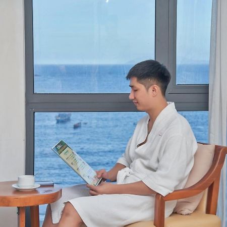 Royal Beach Hotel By Thg Da Nang Bagian luar foto