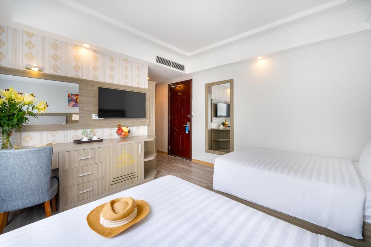 Royal Beach Hotel By Thg Da Nang Bagian luar foto