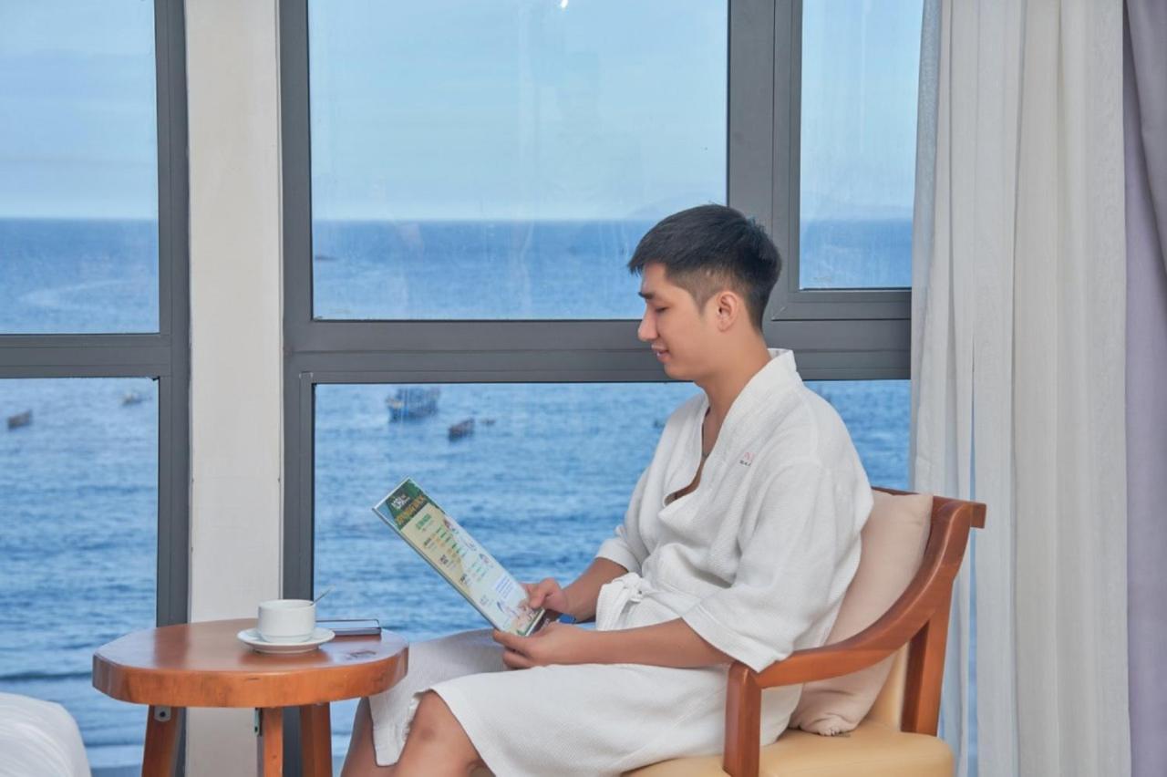 Royal Beach Hotel By Thg Da Nang Bagian luar foto