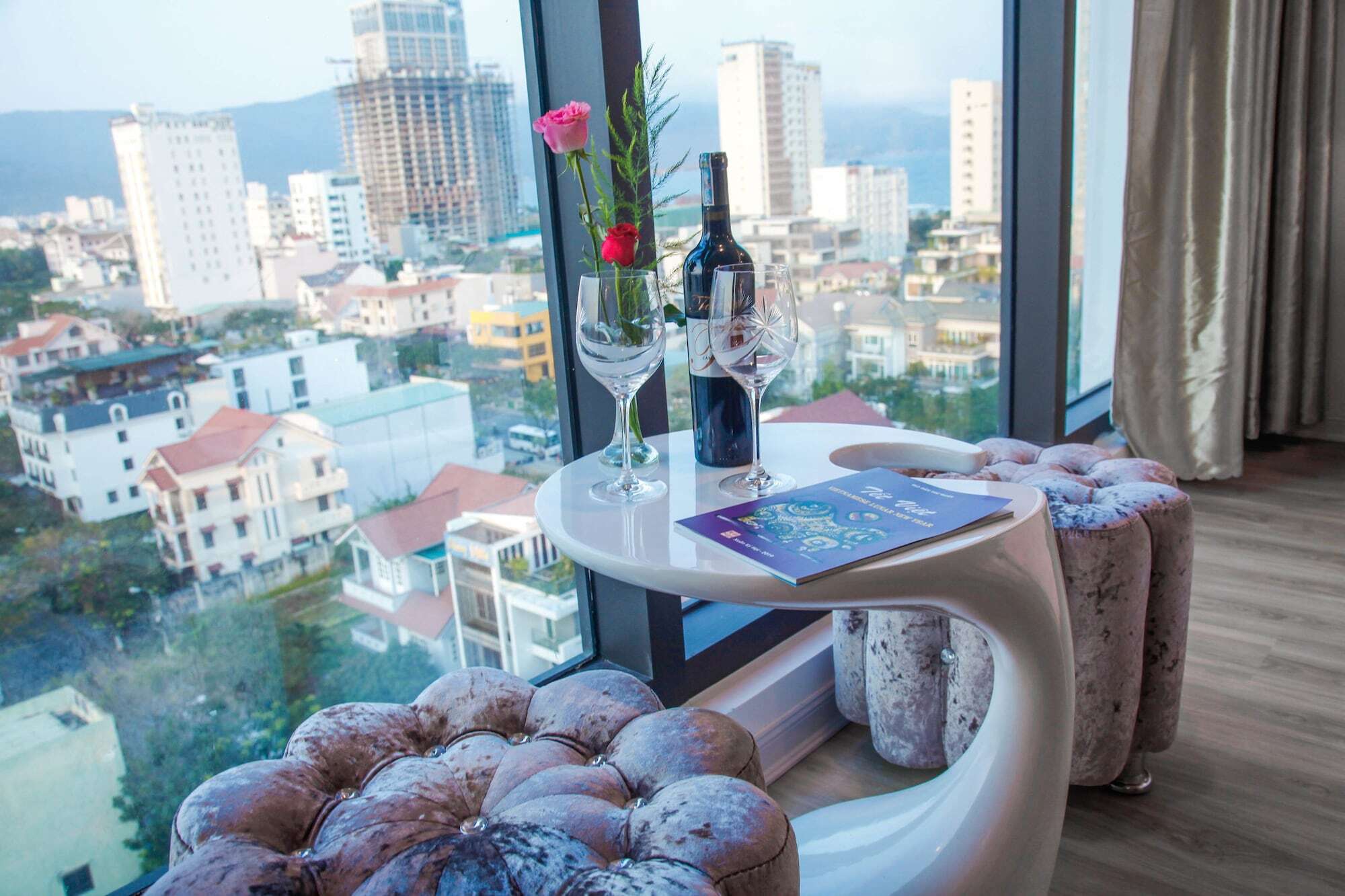 Royal Beach Hotel By Thg Da Nang Bagian luar foto