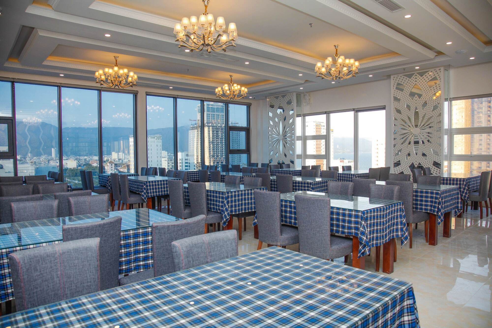 Royal Beach Hotel By Thg Da Nang Bagian luar foto